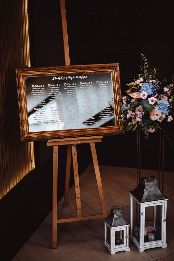 wedding planner kraków, tablica powitalna gości na lustrze elegancka